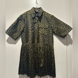 Seasonal Pre-Spring '21 GANNI print. Structured, woven jacquard fabric